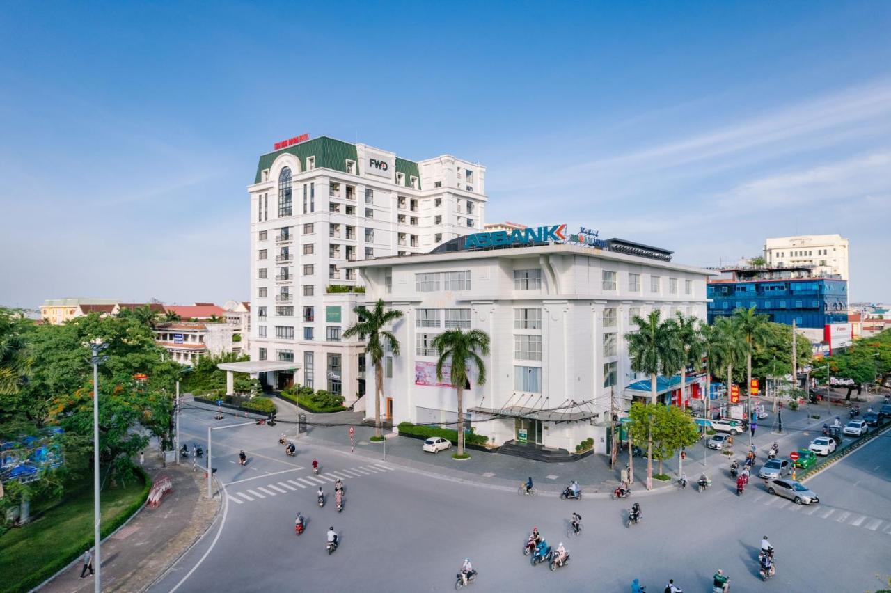 Khach San Thai Binh Dream エクステリア 写真